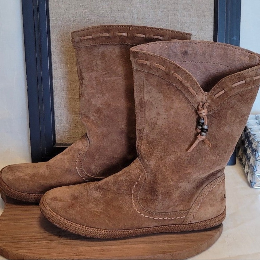 Ugg Laurin moccasin boot size 7